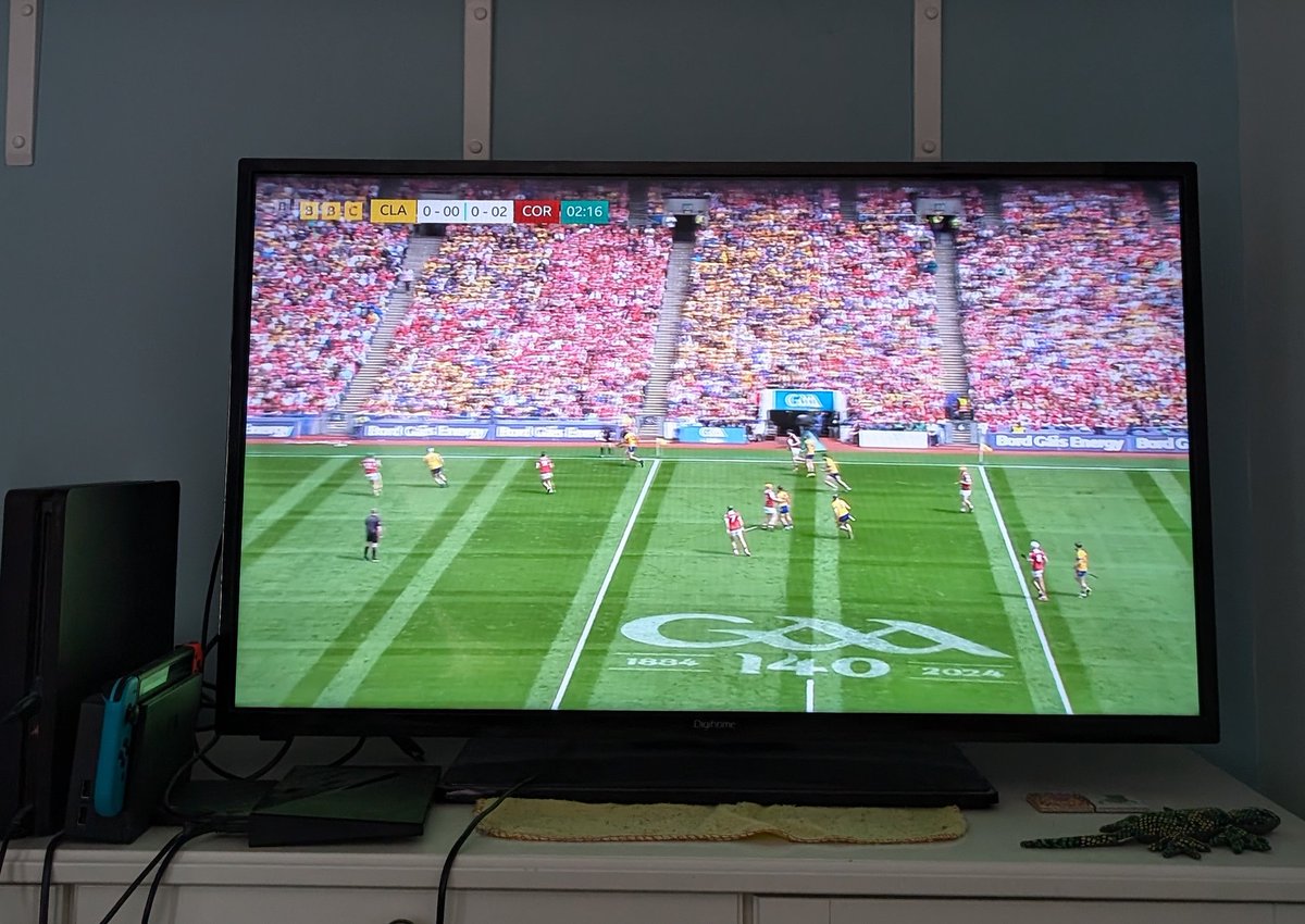 thismoodysky's tweet image. Feels surreal watching Cork from my home in Essex. Thank you BBC for airing it. 

#AllIrelandHurlingFinal #hurling #allirelandfinal