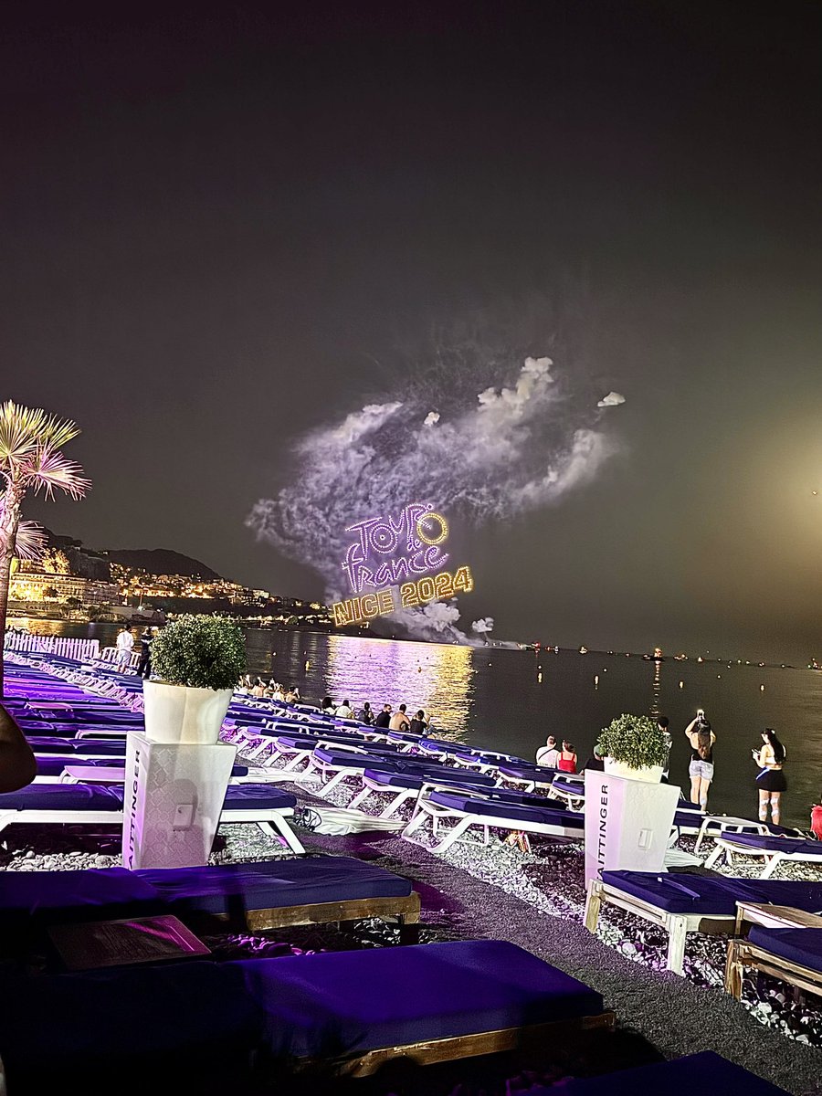 HighClubNice's tweet image. Superbe spectacle de drones et feux d’artifices pour le Tour de France 🇫🇷 2024 🤩 à Nice 😍 

#TourdeFrance #Nice