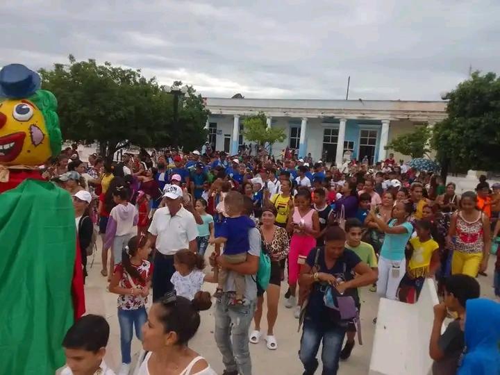 #ProvinciaGranma. Alegría desbordante en este Día de los Niños. Múltiples iniciativas para los que saben querer, la esperanza del mundo. #CubaViveYCelebra. <a href="/PartidoPCC/">Partido Comunista de Cuba</a> <a href="/UJCdeCuba/">UJC de Cuba</a>  <a href="/AsambleaCuba/">Asamblea Nacional Cuba</a> <a href="/PresidenciaCuba/">Presidencia Cuba 🇨🇺</a> <a href="/GobiernoCuba/">Gobierno Cuba 🇨🇺</a> <a href="/GobiernoGranma/">GobiernoGranma</a> <a href="/YudelkisOrtizB/">Yudelkis Ortiz Barceló</a> <a href="/GalanCuba/">Eddie Galán Jiménez Cuba</a>