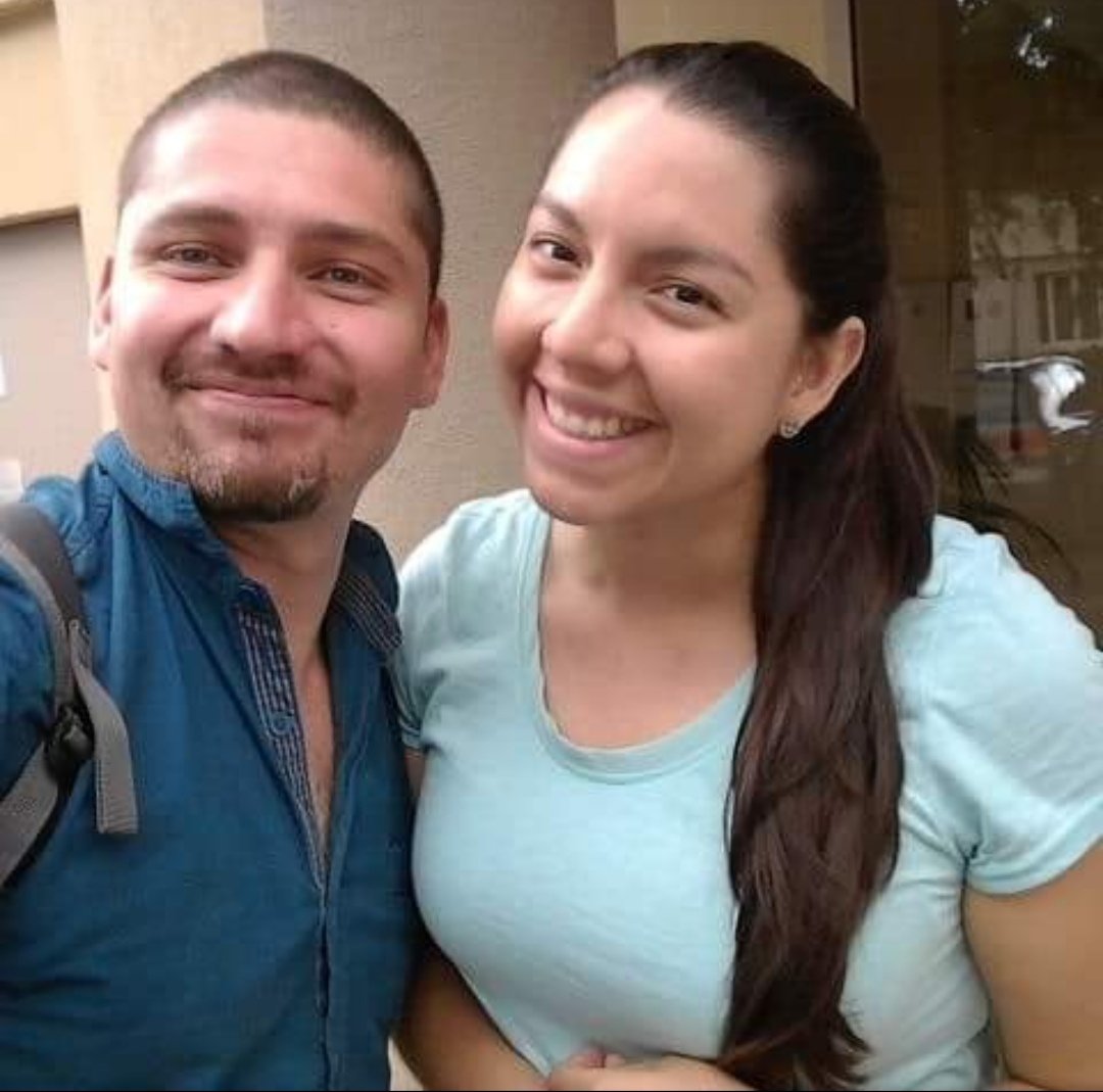 PelaezRene's tweet photo. Está foto la tomé el día q viniste a BDX ,nunca olvidaré esa conversación que tuvimos,fue directa,sin anestesia,gracias por haberme dado la mano tantas veces. No es justo lo q te hicieron,tu no te metías con nadie,eras muy noble. Duele ver  q #Manta está perdida. Descansa Gaby https://t.co/vzBRrhTITE