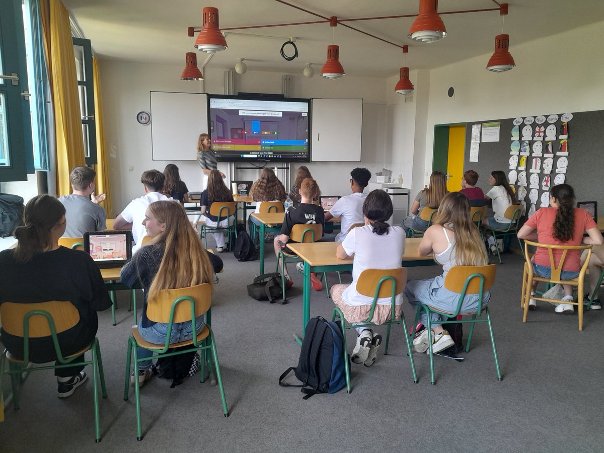 GPCGerman's tweet photo. #GPCOrtenburg  #Kahoot #Landeskunde #SchuleimGruenen
So before we walked up to the castle, the pupils were very competitive at a Kahoot. They were quizzed on Bavarian and UK knowledge🤔Team 'Gelbe vom Ei' won. The view from the classroom window too. https://t.co/bbqYAxaSbs