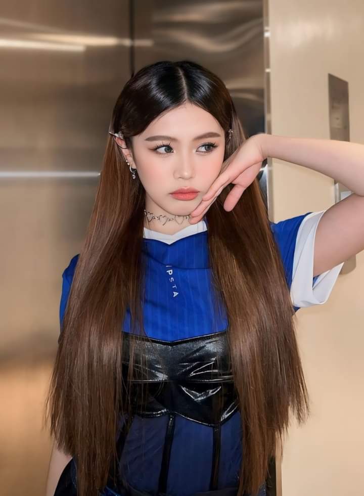 xkzgzu's tweet photo. bangless and long hair maloi is 🔛🔝!!!!!  ANG GANDA GANDA MO, LUCKY!!! https://t.co/RYkYAsWXdu