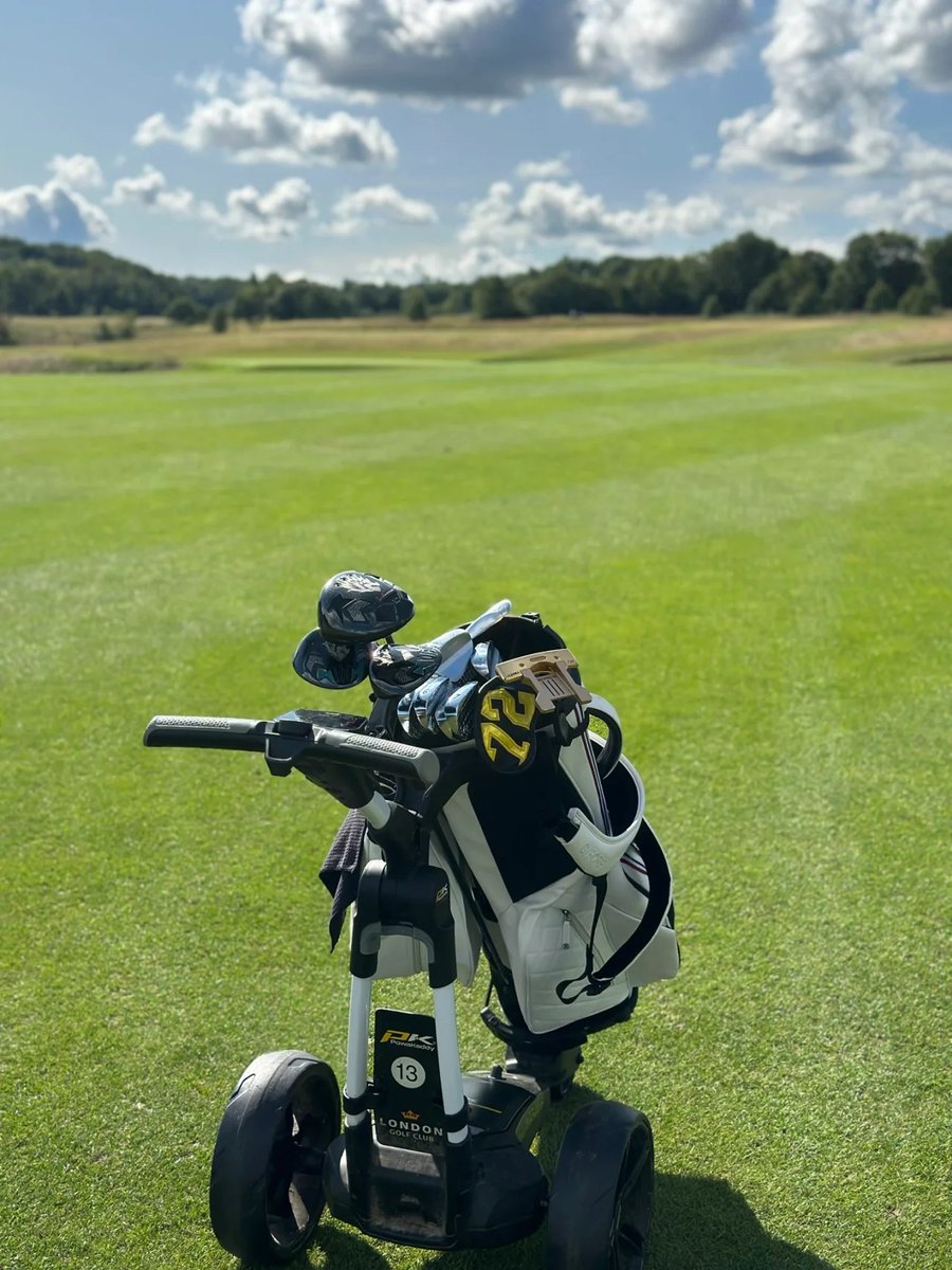 Holiday, I went golfing with my friends🏌️‍♀️🌤
