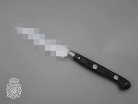 elmundotoday's tweet photo. Un joven es acuchillado por un cuchillo: https://t.co/RLG8dnIDUA https://t.co/QNix0mDsFZ