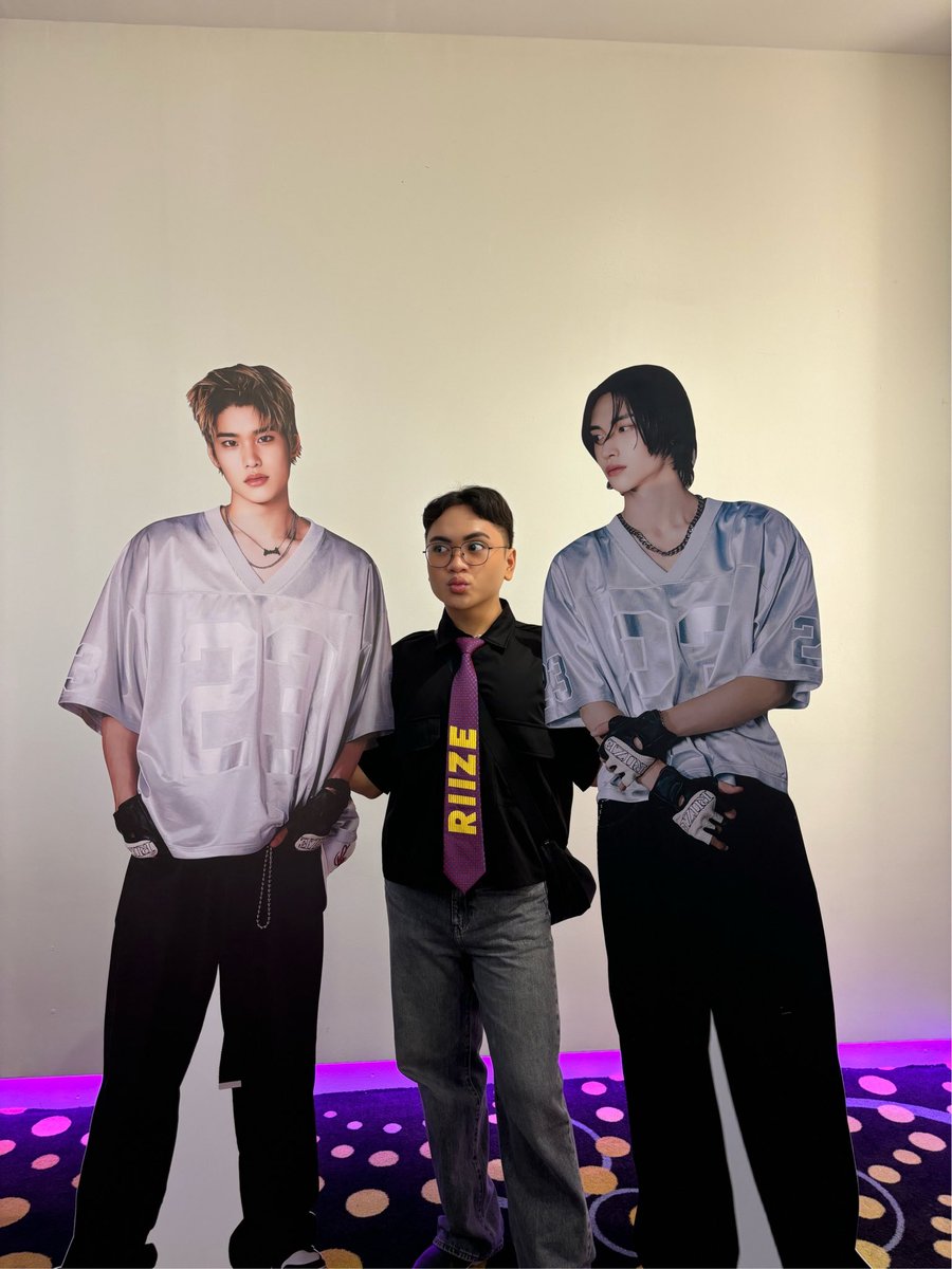 laurceeeee's tweet photo. itβs been a week since riizing day in mnl?? that went too fast!! still in pcd. iβm missing them so muchπ§‘π§‘π§‘
#RIIZINGDAY_IN_MANILA #RIIZE #RIIZINGDAYinMANILA #RISEandREALIZE #RIIZE_FANCON_IN_MNL @RIIZE_official https://t.co/Ox172nLCgt