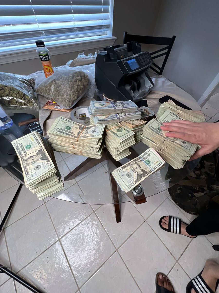 Rackfundss14506's tweet photo. Let's make bread on both ends 💯🔌

#applepay #viralvideo #amici23
#buyingcontent #cashapp #fyp #linkable #cashappblessing #clonecard #trendingpostng
Dm:https://t.co/BYfrNri9Ef https://t.co/CNBXQFgsWJ