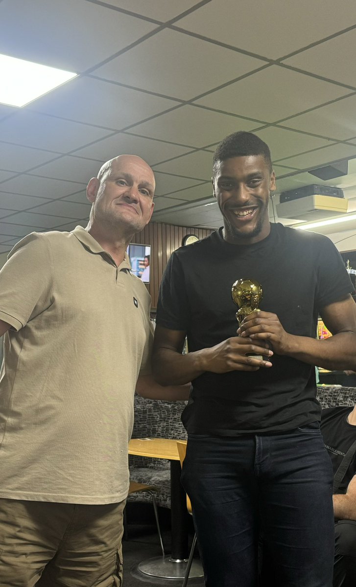 Awards 🏆🧡🦁

Thankyou to all our Kings Lads this season 🧡🦁👊