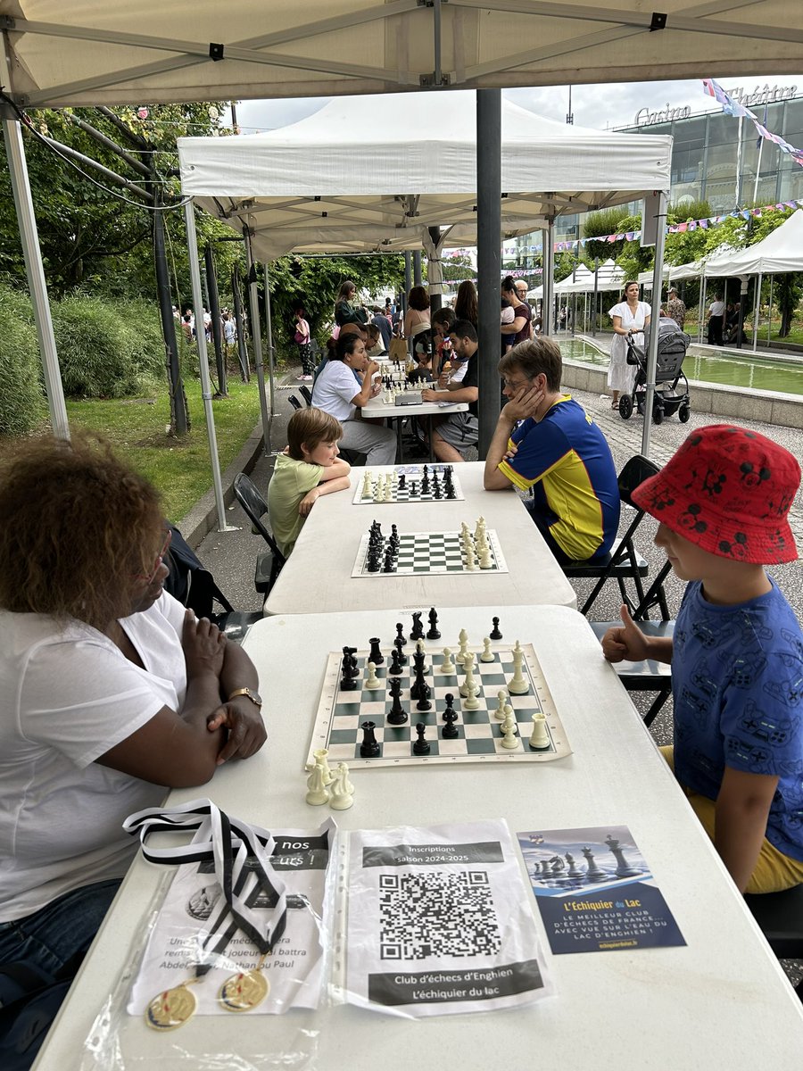 Festiv Été 2024 avec <a href="/EchiquierduLac/">EchiquierduLac</a> à <a href="/EnghienlesBains/">Enghien-les-Bains</a> jeunes &amp; moins jeunes ont été très nombreux à venir jouer aux échecs. Un franc succès et un grand merci à <a href="/enghientourisme/">Enghien-les-Bains Tourisme</a> pour l’organisation et à la ville d’Enghien qui promeut très souvent les échecs
<a href="/ffechecs/">Fédération Française des Échecs</a> <a href="/IDFechecs/">Ligue Île-de-France Échecs ♟️</a>