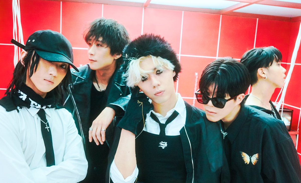 e11037255mi's tweet photo. 어떡하지, 정말 비주얼 최고야, 우와~~~😭🖤🖤🖤
#케이브
#Venom #Hurricane #Dangerous #Avant #CrazyCrazy #DieForU
#Gaho #Kekinu #Jisang #Hyun #Ownr https://t.co/r2oimGVvda