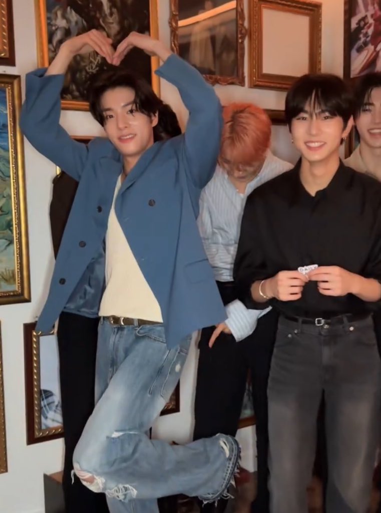 น่ารักกกก หมั่นเขี้ยวมานอะ 5555555555555555555555555555555