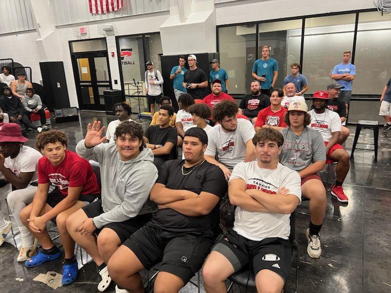 CoachGrant_THS's tweet image. @FootballTavares enjoying some team time in the Chapel this weekend @TheFCATeam Camp at @seuniversity @SEUFireFootball! Thankful for another year of fellowship and competition! Ready to wrap up the weekend strong with Day 2 today! 🔴⚪️ #TavaresMade