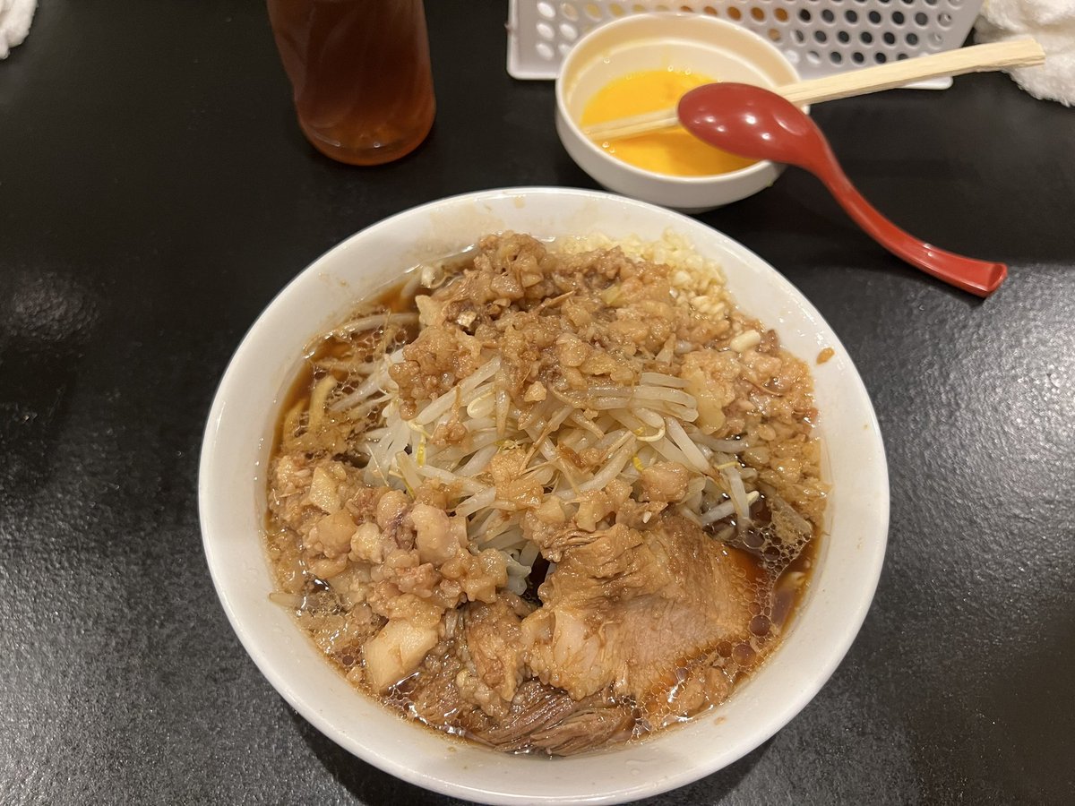 佐賀県佐賀市内の、夢の一歩‼️‼️

久々だから、150gのニンニクあり野菜アブラマシで。

ここは、鳥栖の夢語総本店より、全然近いしカウンターで女の子一人でも入れそうな場所なので、リピートしまくりちゃいそーです、

あと、店員さんフレンドリー♥️