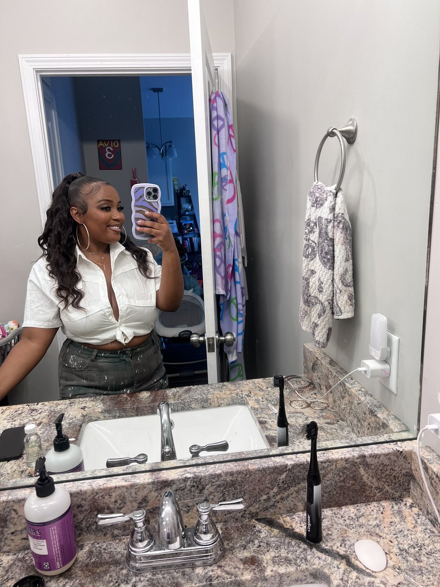 lashay97_'s tweet photo. Where the cold bitches looking for the hot boys? https://t.co/ILTLecoGKa