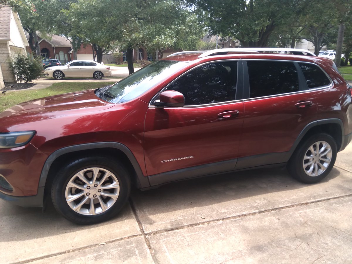 RProbst007's tweet photo. Bought a new car. It's a 2019 Jeep Cherokee Latitude. https://t.co/HikUbZ9TjH