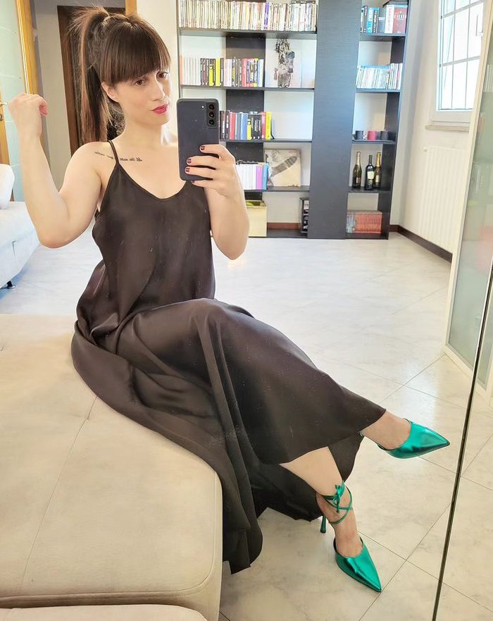 Klara_parson's tweet image. I&apos;m sending my naughty picture 😉 to whoever RT this 😛