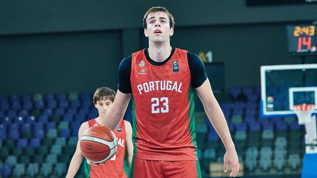 borrachalaranja's tweet photo. Portugal’s standouts in U20 EuroBasket (Div. B):

• Miguel Baker: 7.6 PTS, 67.6 FG%, 6.1 REB
• Diogo Seixas: 10.6 PTS, 7.0 REB, 1.9 AST
• Pedro Santos: 14.0 PTS, 2.7 REB, 2.0 STL
• Danilo Horta: 9.4 PTS, 56.5 3P%, 3.6 REB

#U20EuroBasket #SomosBasquetebol https://t.co/ZoxwrfepT9