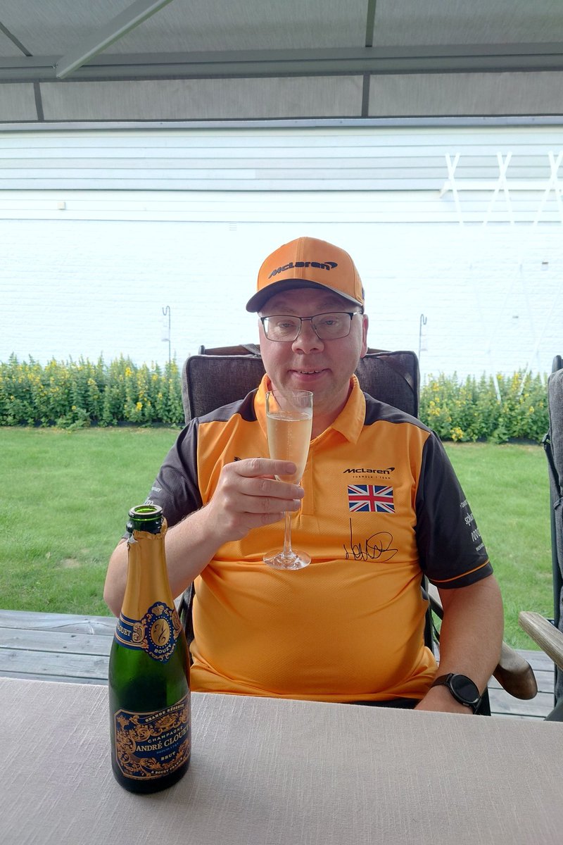 Celebrating McLaren 1 -2 at Hungary GP with some champagne 🥂 <a href="/McLarenF1/">McLaren</a> <a href="/OscarPiastri/">Oscar Piastri</a> <a href="/LandoNorris/">Lando Norris</a>