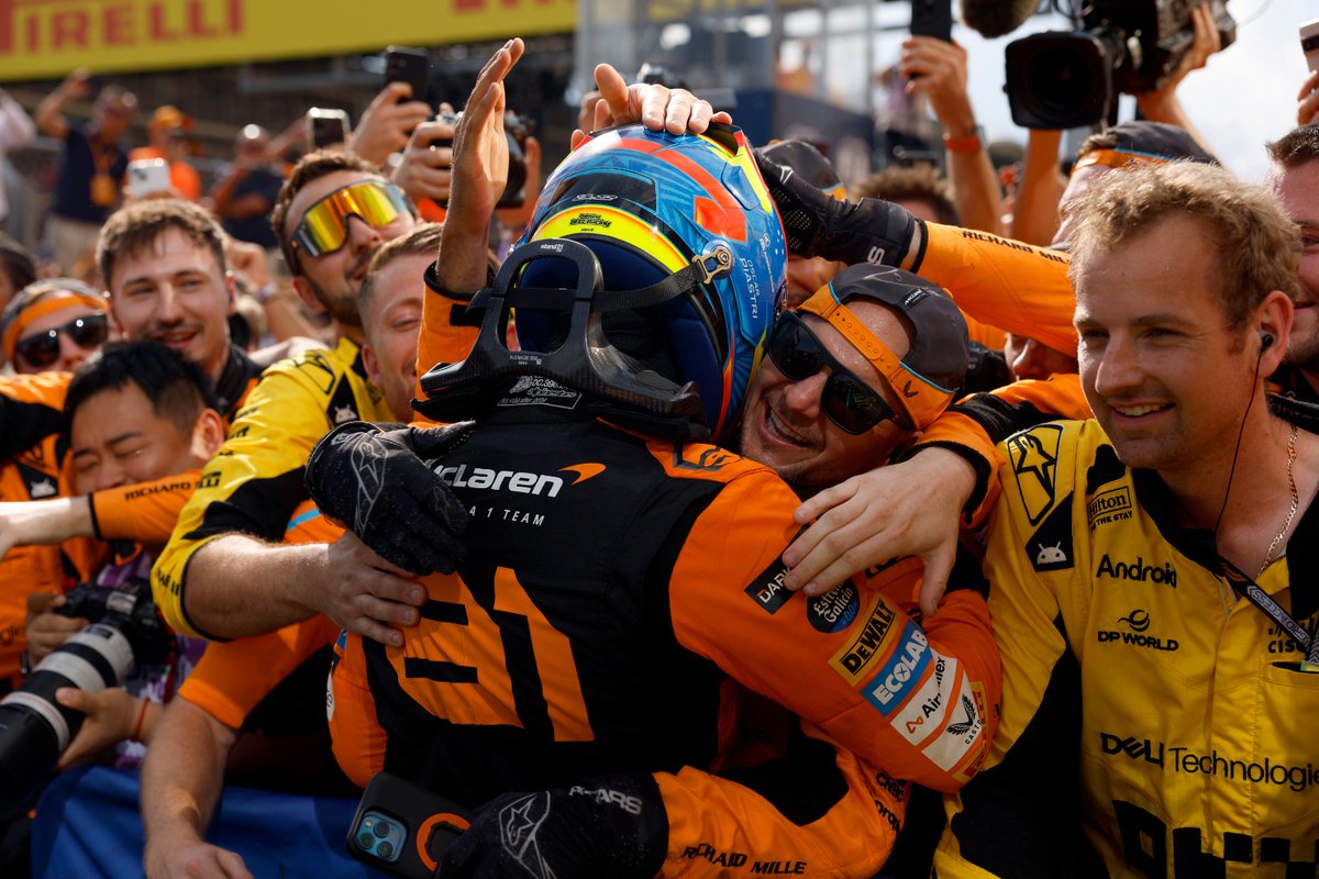 McLarenF1's tweet photo. One papaya family. 🧡

Look at what it means to the team. 🥹

#HungarianGP 🇭🇺 https://t.co/VRLUePJ1V5