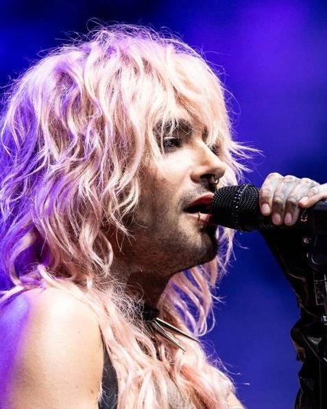 BillKaulitz_DE's tweet photo. #BillKaulitz #CSD #Collogne https://t.co/ZcWTEHt0yn