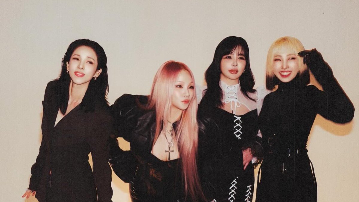 bomarchives's tweet image. welcome back 2ne1 ! 💛💚🧡💜