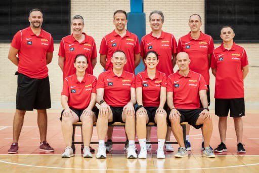 Olga_Glez11's tweet image. #CES2024 @BaloncestoESP 🔝🔝🔝
Nueva oportunidad, entrenadores, ponencias increíble. Gracias @manuelaborda y al EQUIPAZO de trabajo excepcional. #formacionparalamejora