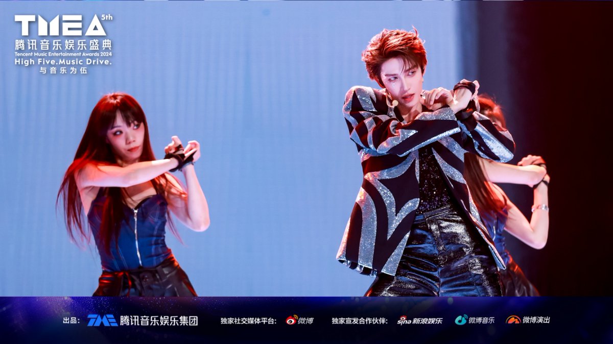 TME_official_'s tweet photo. 2024TMEA #TencentMusicEntertainmentAwards #LiuYu uses the song #FUTURISTICAUTOMATIC to lead us across the boundaries of time and space and travel in the vast future universe! #The5thTMEA
#TME #TMEA https://t.co/6ANshPPDle