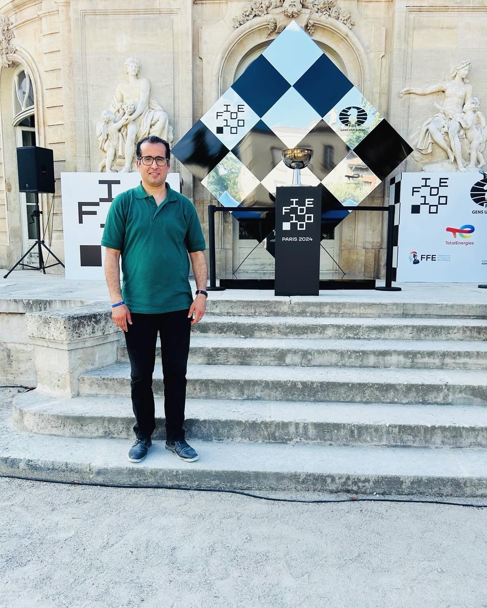 Partageant un instant précieux avec l’ancien champion du monde Anand Viswanathan, une véritable icône des échecs ♟️👑, lors d’une magnifique journée en l’honneur des 100ans de la FIDE 🎊🎊#FIDE #Chess #échecs #Paris2024