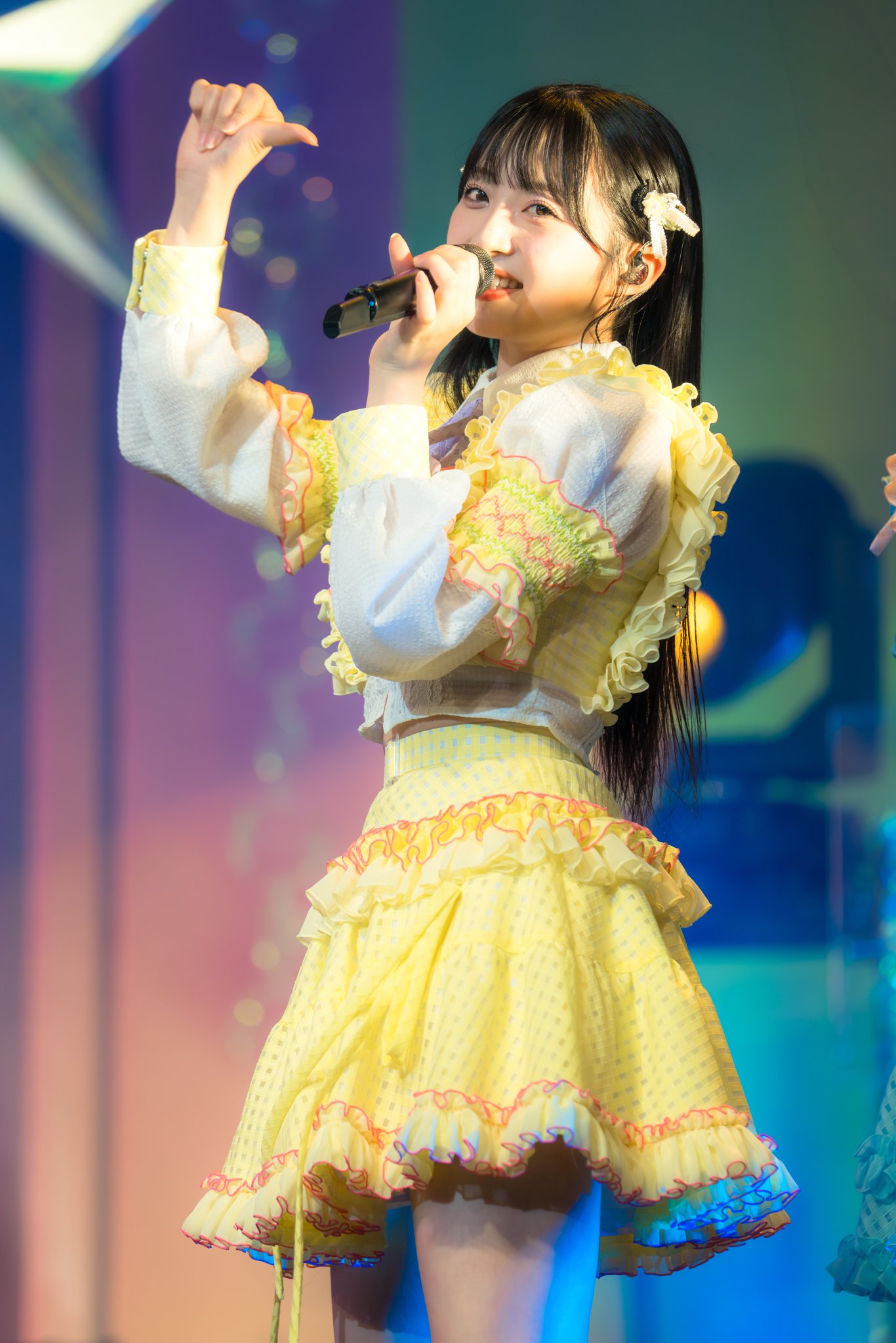 AKB48 17期昇格ライブスペシャルくじ 直筆サイン入りタペストリー 秋山由奈 AKB48 17期生昇格記念LIVE SPECIALくじ 秋山由奈 アクスタ