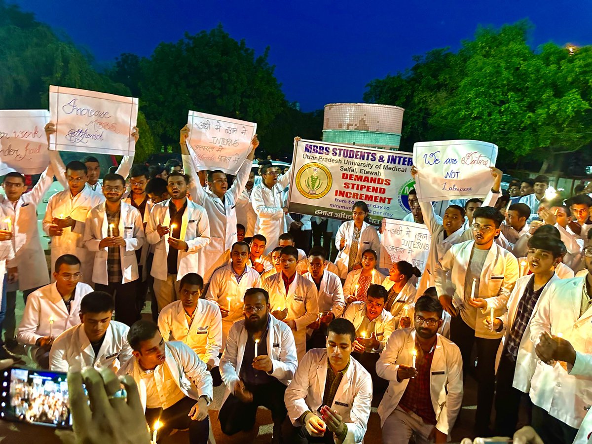ArvindKrVerma10's tweet photo. We the UP interns urge 
@UPGov
 to raise the stipend of ₹12000 to min. of ₹30000 as it's increased in other states too recently.

#UP_MBBSINTERN_STIPEND_HIKE

@myogiadityanath
@imamsnup
@yadavakhilesh
 @RahulGandhi
 @rda_up
 @MeUPGovt
@brajeshpathakup
@journoaas https://t.co/yVYIn4kZpf