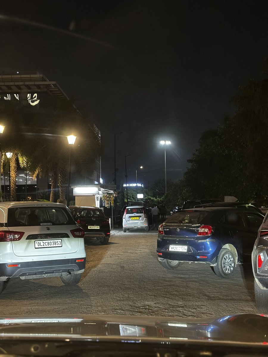 nikhilc01's tweet photo. @gurgaonpolice Service lane outside SS place, Sector 47 blocked by these two cars parked wrongly. Please take cognisance. https://t.co/z0x2CI2OcJ