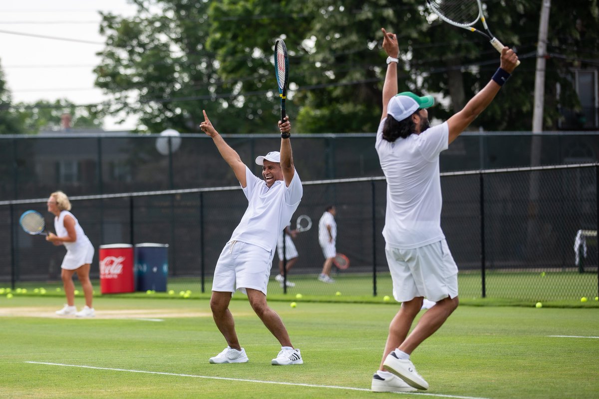 Infosys's tweet image. What an incredible morning at our tennis clinic with Hall of Fame legends! We had the unique opportunity to learn from the best and practice our skills. A big thank you to everyone who joined us and made this event unforgettable.

#ITHFWithInfosys #ExperienceTheNext