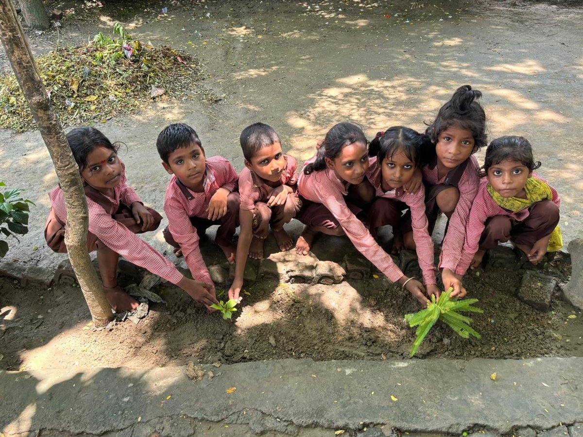 #प्रकृति_मित्र 🌱🌱
Name- ABHISHEK BAJPAI
Designation- AT
Address- PS TAKIYAPURWA NIGHASAN KHERI
<a href="/shikshansamvad/">मिशन शिक्षण संवाद @shikshansamvad</a>  <a href="/teachersclubup/">teachers club</a> <a href="/UNEP/">UN Environment Programme</a> <a href="/eriksolheim/">Erik Solheim</a> <a href="/myogiadityanath/">Yogi Adityanath</a> <a href="/narendramodi/">Narendra Modi</a> <a href="/DEFCCOfficial/">Department of Environment, Forest & Climate Change</a> <a href="/basicshiksha_up/">Department Of Basic Education Uttar Pradesh</a>
साभार- टीम प्रकृति मित्र 
मिशन शिक्षण संवाद
#EkPedMaaKeNaam