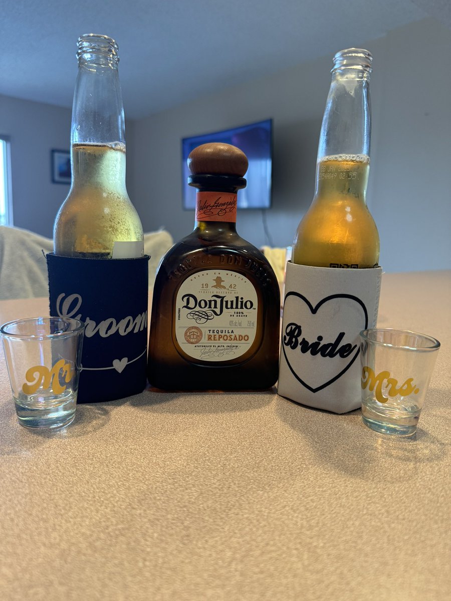 ashvilleexo's tweet photo. We booked our Vegas airbnb 🥳 #Elopment https://t.co/uVMNTof3LM