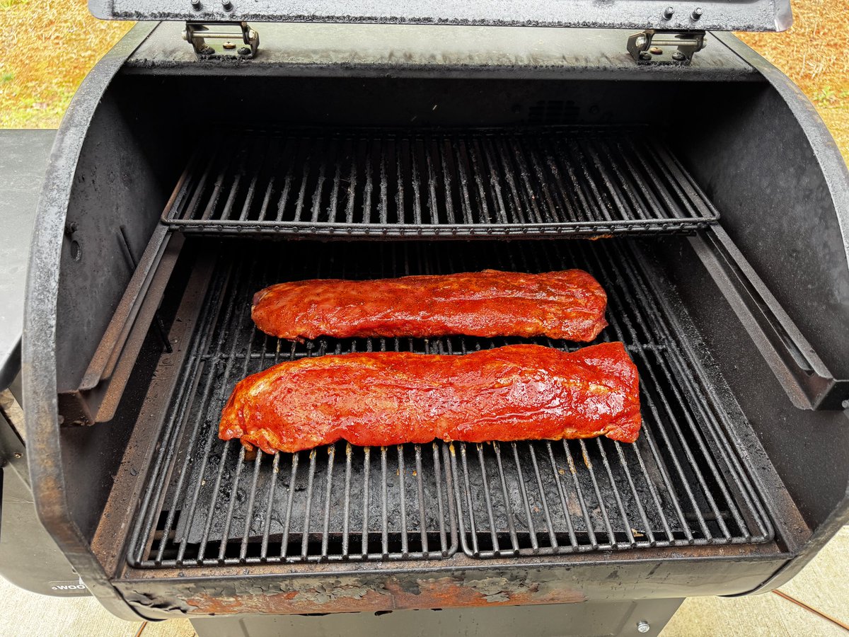 iamwix's tweet image. Happy Sunday Y’all! Smoking some ribs today 💨 🔥🤤 #bbq #ribs #DevsWhoCook 👨🏼‍🍳

I use the 3-2-1 method at 225. Smoke for 3 hours on high smoke.  Wrap them in tin foil with butter and brown sugar and smoke for another 2 hours on low smoke. Unwrap and smoke for 1 final hour on high…