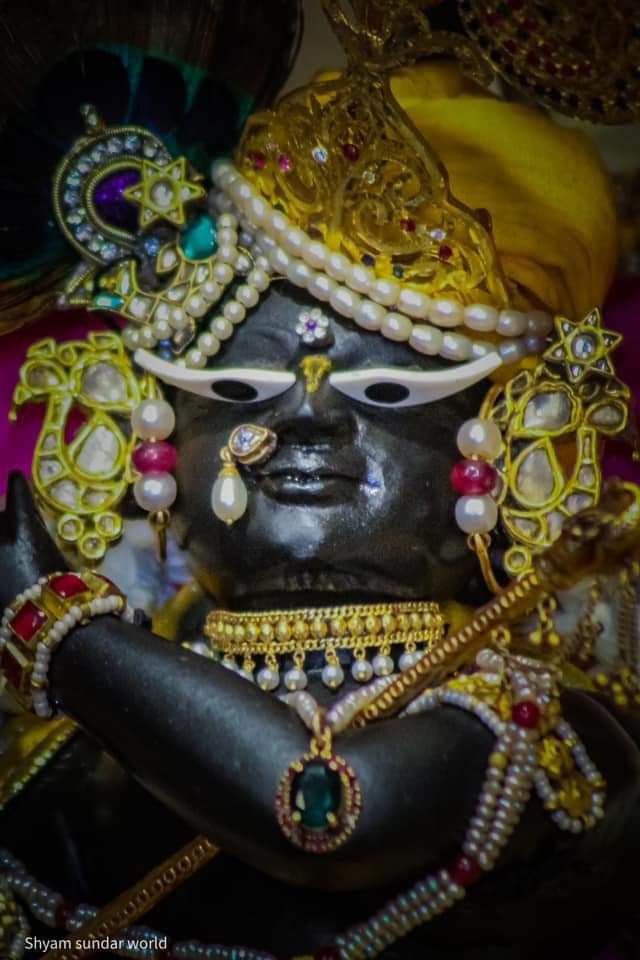 sengar_krishan's tweet image. Sandhya Aarti Sandarshan-21 July 2024
#radharaman #vrindavan #sandhya