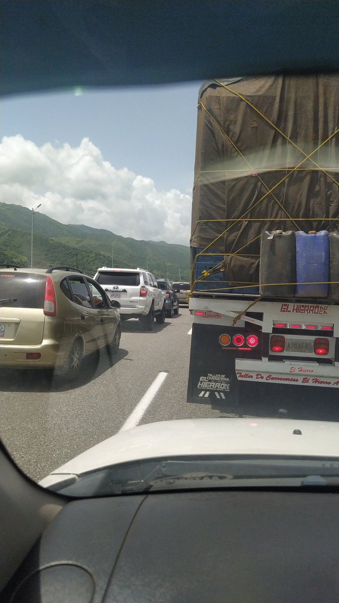 victoria1039fm's tweet photo. (02:24pm) >> #ARC en #Aragua, se mantiene retención vehicular después de #ElConsejo, (Km72) antes de #LasTejerias sentido #Caracas. #InfoVia https://t.co/aNd49MIXLb