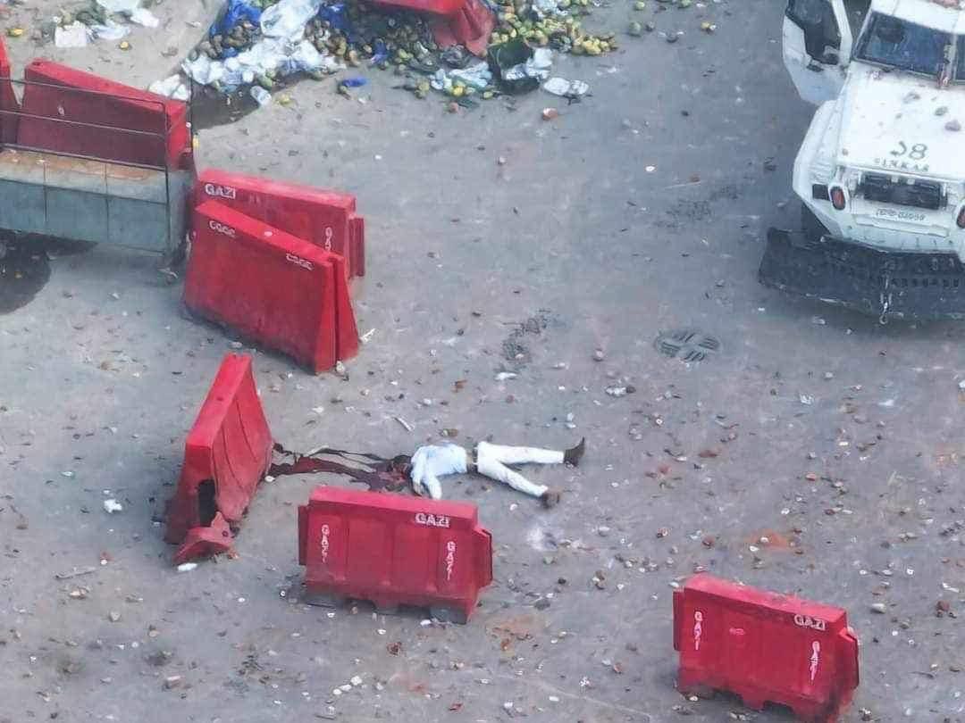 ReizoXunayed's tweet photo. The government has deployed police and paramilitary forces across the capital to lock down campuses and break up protests.
#AllEyesonBangladesh
#SaveBangladeshiPeoples
#StepDownHasina
#HumanRightsViolation https://t.co/kQAx23HG5u