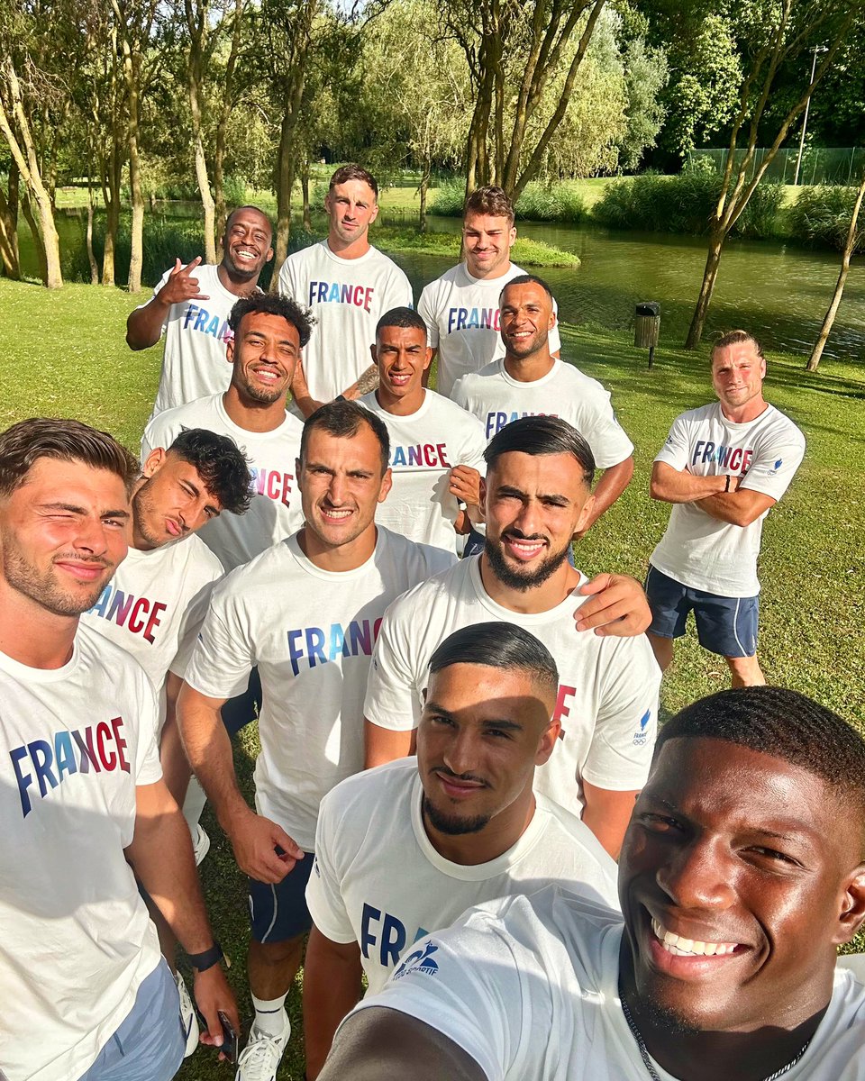 💙🤳 𝑼𝒏 𝒅𝒆𝒓𝒏𝒊𝒆𝒓 𝒔𝒆𝒍𝒇𝒊𝒆 avant de partir pour le village olympique ! 🔥😍

#7Ensemble #France7 #Paris2024 @paris2024