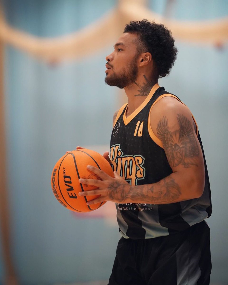 gloscitybball's tweet photo. It’s a 3️⃣rd place finish for your 👑’s in the @cmbcsummerleague another great event that’s helped our summer prep 👏🏼
.
📸 @jonathanmartinphotography 
.
#gloucestercitybasketball #kingscity #crownhim https://t.co/XJ6Sot1eJA