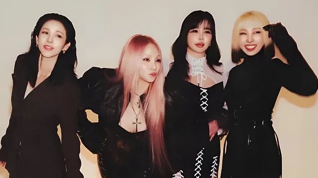 PopBase's tweet image. YG Entertainment now has three active girl groups, a first in the company's 28-year history.