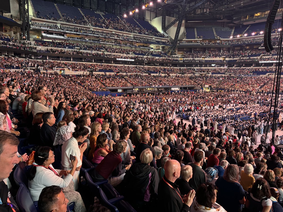 Jesus feeds the 50 thousand. 🙏🏼 #EucharisticCongress