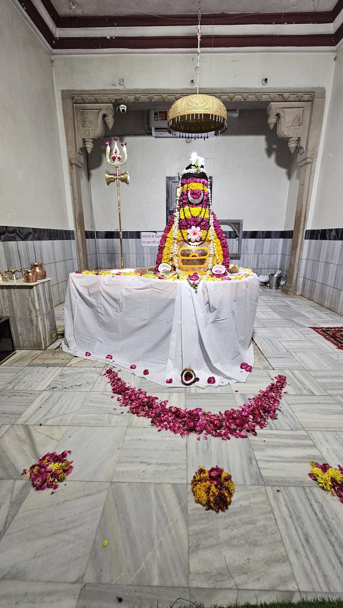 21/7/2024 आज के दर्शन जय बाबा नीलकण्ठ महादेव की मनमोहक झांकी ❤️❤️

HAR HAR MAHADEV🕉️🕉️🔱🔱🔱
________________️_____________________
#harharmahadev #shiv #india #hindu #shiva #mahakaal #bhole #omnamahshivaya #kedarnath #hinduism #om #mahakaleshwar #Jaishreeram #ramji