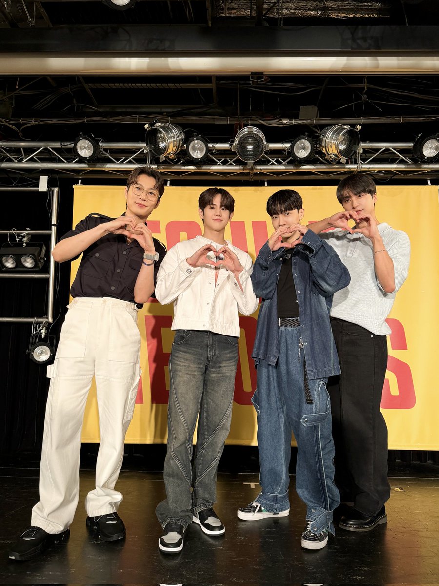 5th MINI ALBUM「Switch On」発売記念イベント in タワーレコード渋谷店✨ 

Zepp公演に引き続き、今日もLIGHTの皆さんと近くで会えて楽しかったです！
皆さんにとっても、素敵な思い出になったら嬉しいです💖 

またすぐに会いましょう！ 

#HIGHLIGHT
#Switch_On