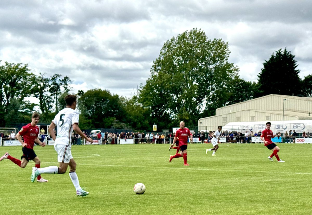 markpitman1's tweet image. An upset in the #NathanielMGCup as @BaglanDragons beat @swans_academy on penalties after a 1-1 draw. Five perfect spot kicks from the home side and a save from @superkeeperno1 sends @carl_clem side through. A crowd of 754. Well done all involved.