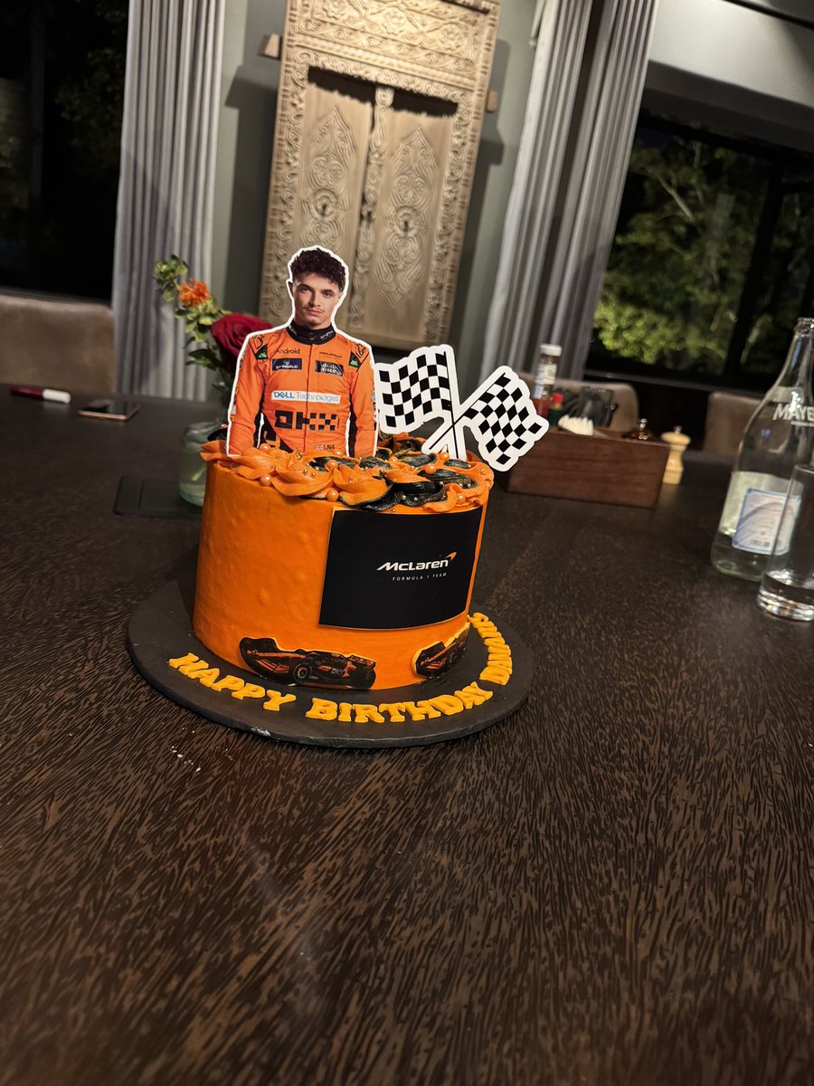 _chepchumbaaa's tweet photo. π₯Ήπ€
#F1 #McLaren #landonorris #f1cake https://t.co/koKtSJItMv