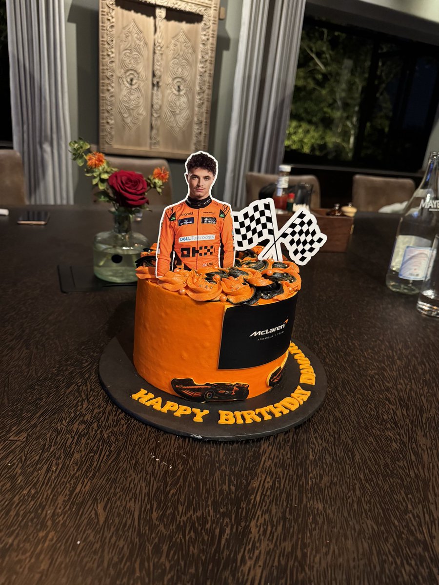 _chepchumbaaa's tweet photo. π₯Ήπ€
#F1 #McLaren #landonorris #f1cake https://t.co/koKtSJItMv