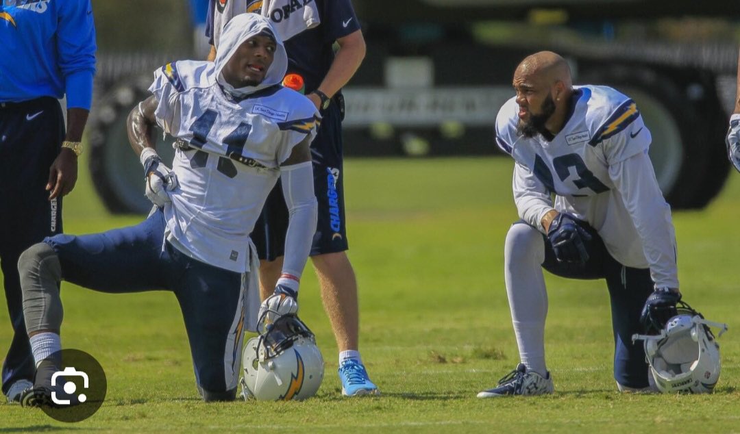 StevieJohnson13's tweet image. Fanatics! What’s your favorite thing about #NFL Training Camps? 

Me: Performing &amp;amp; Signing for The Faithfuls. #HandleBizHaveFunRepeat