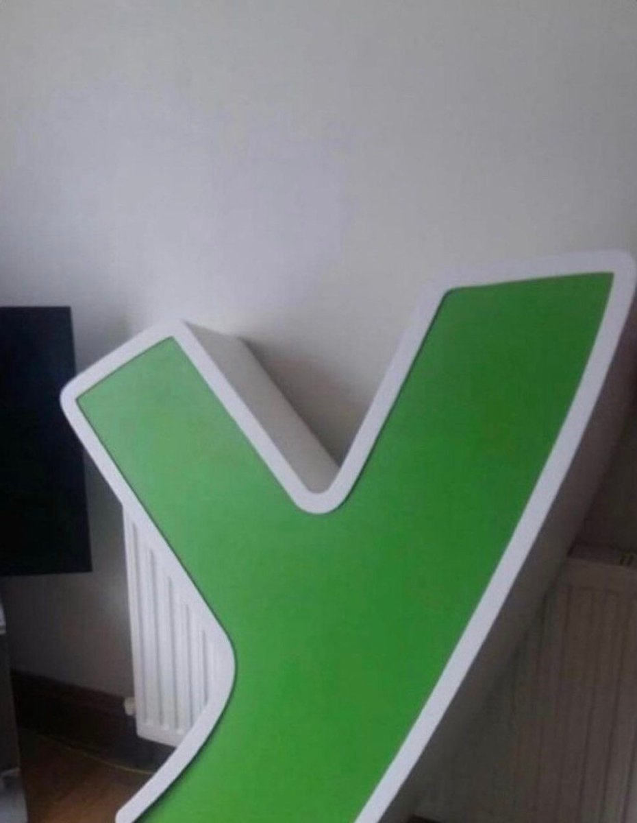 dinosaurs1969's tweet photo. i stole the toys r us “y” https://t.co/hLOyujtwQp