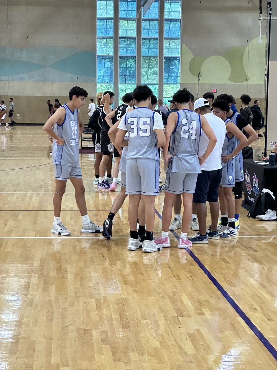🚨Game Updates Day 2🚨
Tie game on Ct 2:
<a href="/BTB_Select_SA/">BTB_Select_SA</a> 18
Vs
<a href="/sa_bluedevils/">Sa_BlueDevils</a> 18
#AlamoCityHoops #SummerHoopsfest