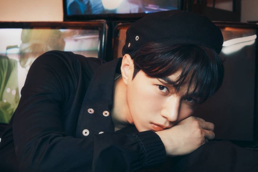 soompi's tweet photo. WATCH: #INFINITE's #KimMyungSoo (L) Announces 1st Solo EP "24/7" With Summery Trailer
https://t.co/8mt2By1bK1 https://t.co/MSYApOWBud